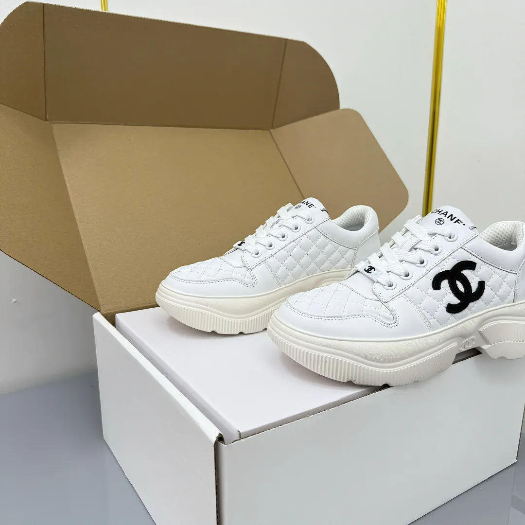 👟👟Ex-factory price 620👟👟 Chanel bread shoes ~ original calfskin panda shoes Chanel 25C latest hot style panda black and white sports shoes casual sneakers Xiaoxiang hot item classic black and white panda color coco girls must pay Fabric: original custom mixed sheepskin lining: original imported breathable mesh lining outsole: Original molded rubber + TPU combination Size: Women's 35-41